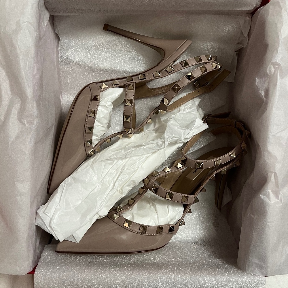 VALENTINO PATENT ROCKSTUD CAGED PUMP 100MM